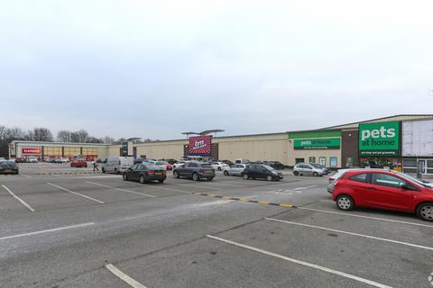 Retail property (high street) to rent, Thorne Rd Doncaster DN2 5DX