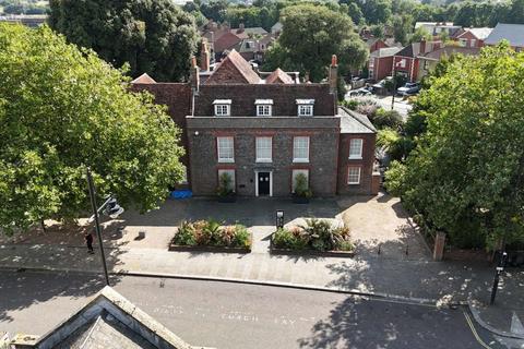 Restaurant to rent, 84 West St Fareham PO16 0JJ