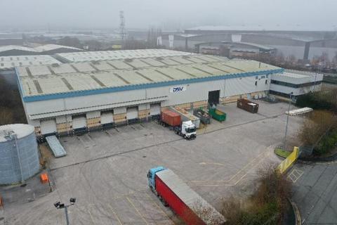 Distribution warehouse to rent, Mosley Rd Manchester M17 1QA