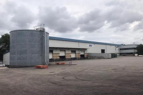Distribution warehouse to rent, Mosley Rd Manchester M17 1QA