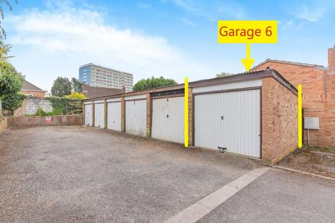 Mixed use for sale, 6 Duncan Close Southampton SO19 9QW