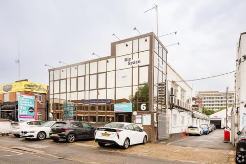 Warehouse to rent, 4-6 Wadsworth Rd Greenford UB6 7JJ