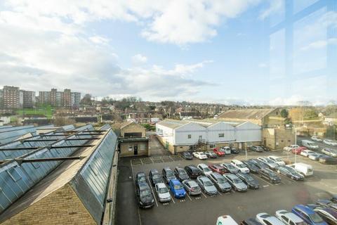 Office to rent, Albion Rd Bradford BD10 9TQ