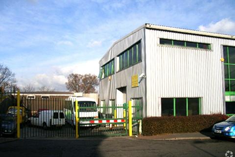 Warehouse to rent, Windsor Grove London SE27 9NT