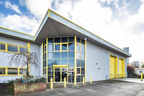 Warehouse to rent, Montford St Salford M50 2UW