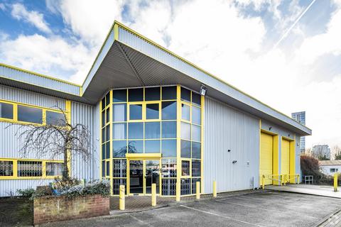 Warehouse to rent, Montford St Salford M50 2UW
