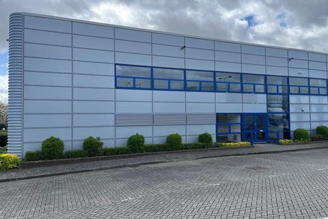 Distribution warehouse to rent, Tanners Dr Milton Keynes MK14 5BW