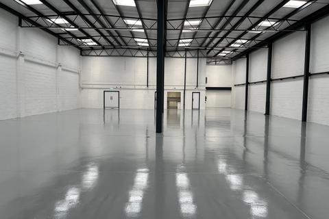 Distribution warehouse to rent, Tanners Dr Milton Keynes MK14 5BW