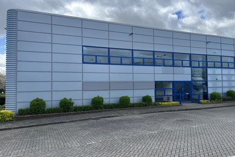 Distribution warehouse to rent, Tanners Dr Milton Keynes MK14 5BW