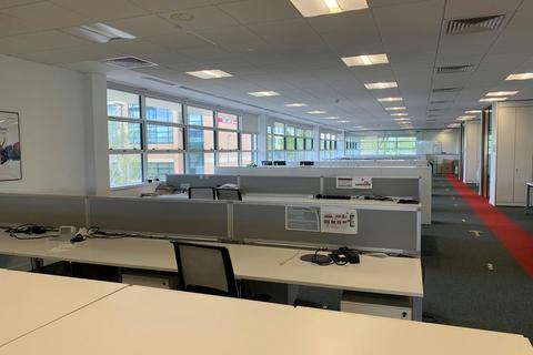 Office to rent, Cain Rd Bracknell RG12 1WP