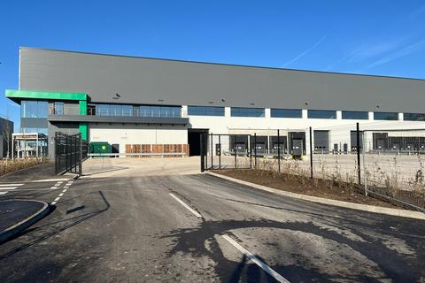 Distribution warehouse to rent, Precedent Dr Milton Keynes MK13 8PJ