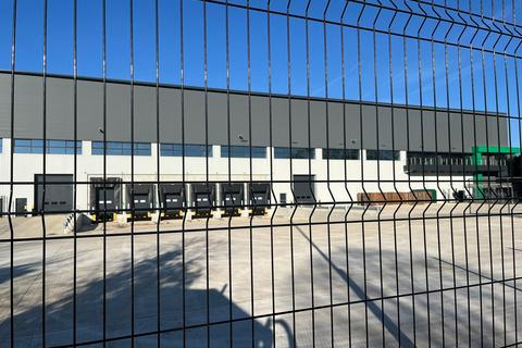 Distribution warehouse to rent, Precedent Dr Milton Keynes MK13 8PJ
