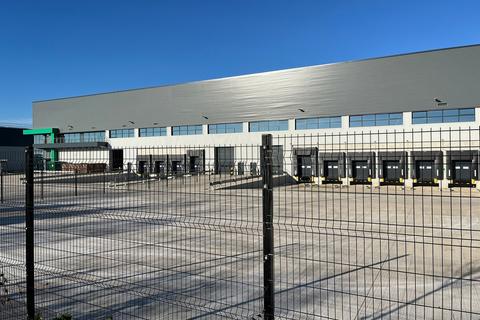Distribution warehouse to rent, Precedent Dr Milton Keynes MK13 8PJ