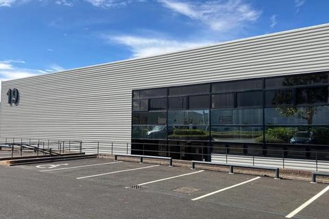 Distribution warehouse to rent, 19-21 Tanners Dr Milton Keynes MK14 5BU