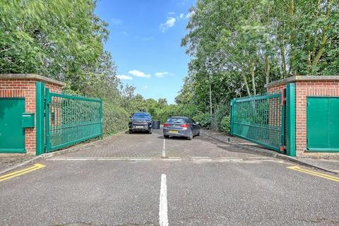 Place of worship to rent, 265 The Ridgeway Harrow HA2 7DA