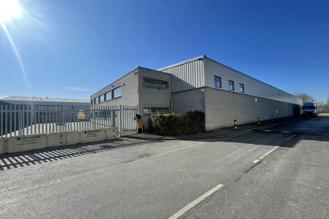 Warehouse to rent, Windmill Road West Sunbury On Thames TW16 7HE