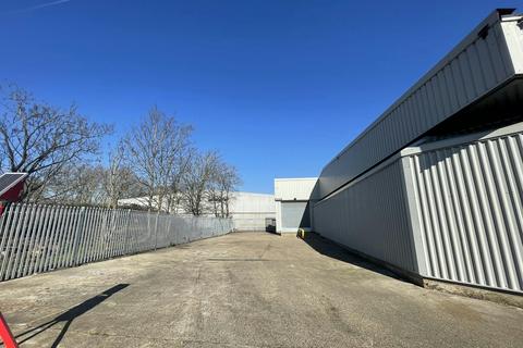 Warehouse to rent, Windmill Road West Sunbury On Thames TW16 7HE