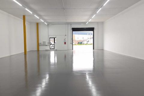 Warehouse to rent, Rosslyn Cres Harrow HA1 2RZ