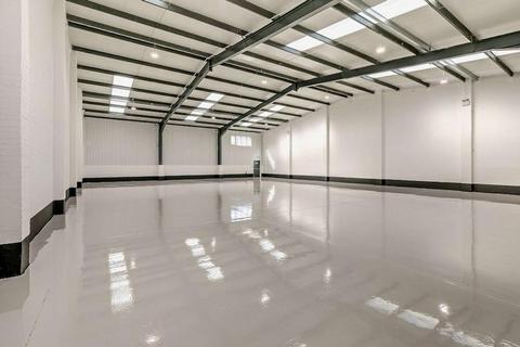 Warehouse to rent, Transpennine Trading Estate, Gorrells Way Rochdale OL11 2PX