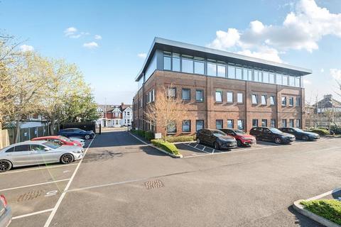 Office to rent, 201 Pinner Rd Northwood HA6 1BX