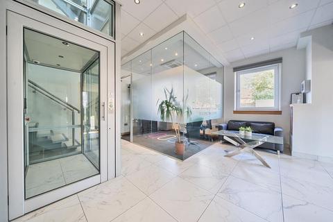 Office to rent, 201 Pinner Rd Northwood HA6 1BX