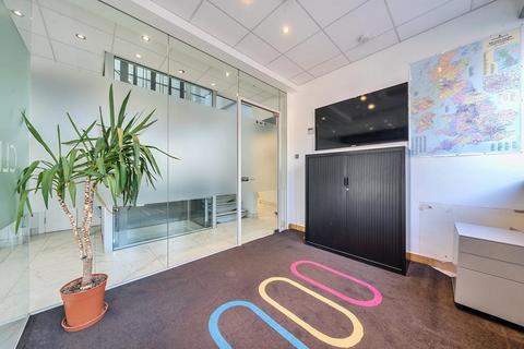 Office to rent, 201 Pinner Rd Northwood HA6 1BX