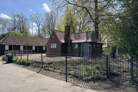 Restaurant to rent, 1 The Avenue London E4 9LB