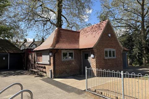 Restaurant to rent, 1 The Avenue London E4 9LB