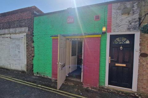 Retail property (high street) to rent, 153 Highland Rd Southsea PO4 9EY
