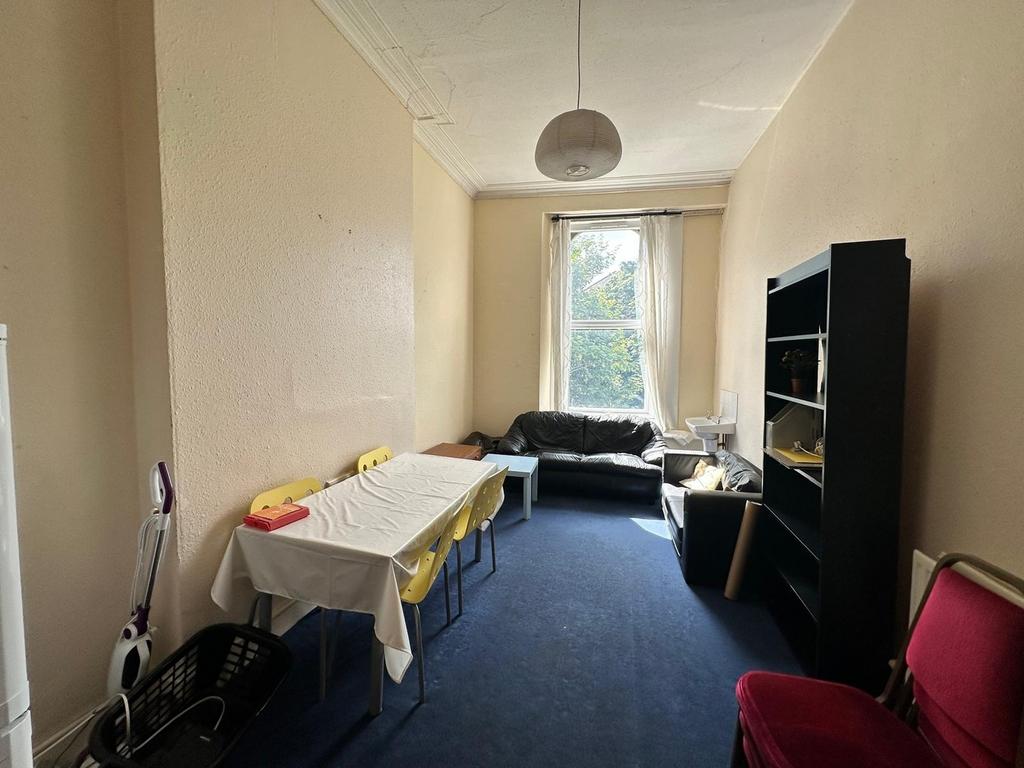 A spacious and bright living room with ample se...