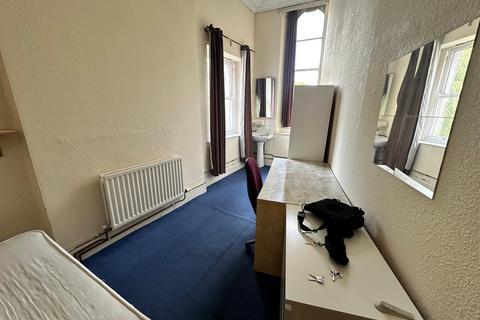 4 bedroom flat to rent, Tyndall's Park Road, Bristol BS8
