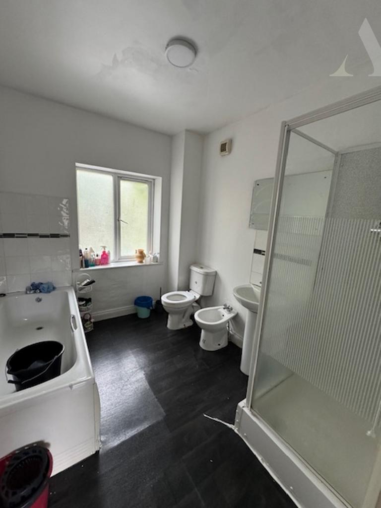 5 azalea bathroom