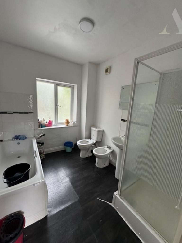 5 azalea bathroom