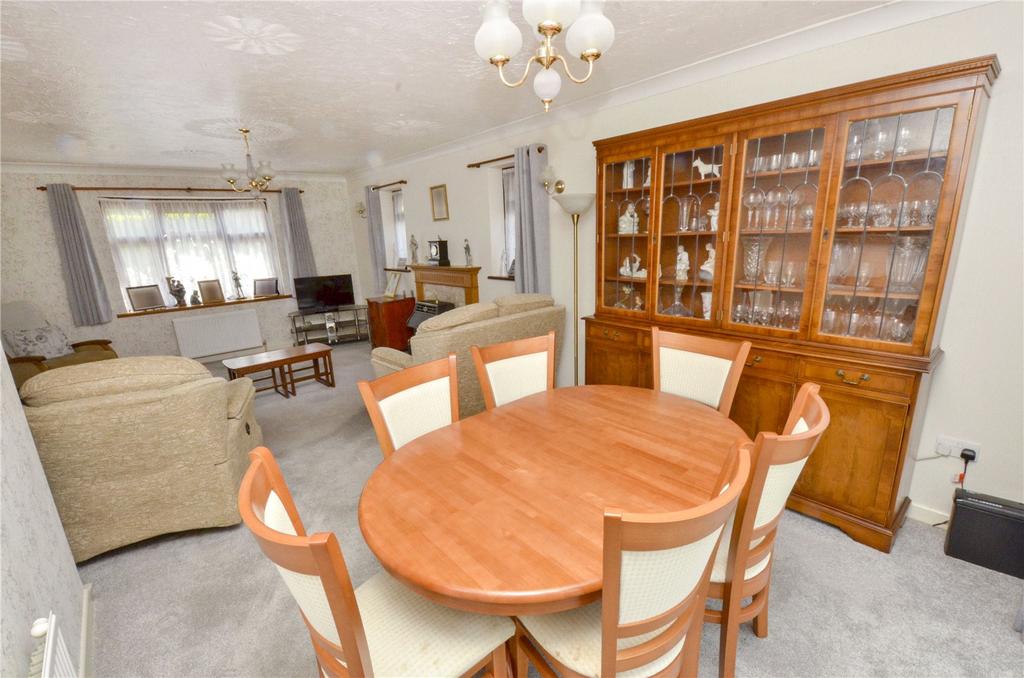 Lounge/Dining Room