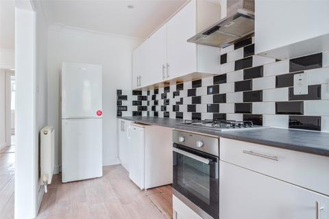 2 bedroom maisonette to rent, Clifton Road, Berkshire RG41