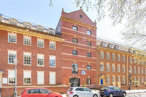 Office to rent, 13 Queen Sq Bristol BS1 4NT