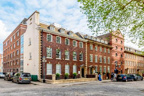 Office to rent, 13 Queen Sq Bristol BS1 4NT