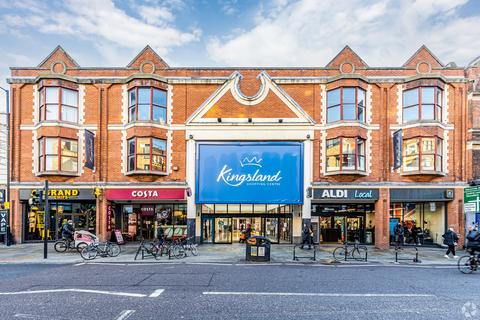 Retail property (high street) to rent, Kingsland High St London E8 2LX