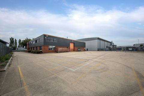 Warehouse to rent, 706-707 Stirling Rd Slough SL1 4ST
