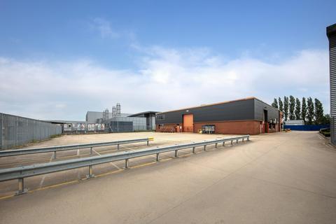 Warehouse to rent, 706-707 Stirling Rd Slough SL1 4ST