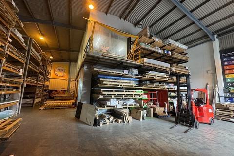 Industrial unit to rent, 30 Commerce Rd Brentford TW8 8LE