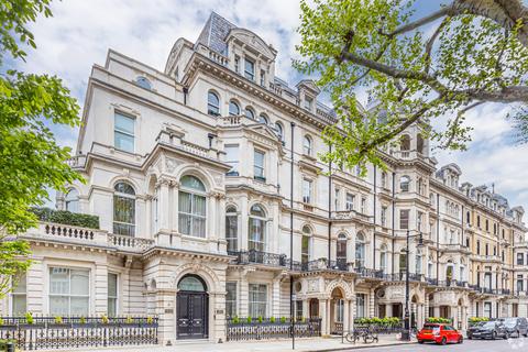 Office to rent, 6 Chesterfield Gdns London W1J 5BQ