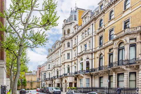 Office to rent, 6 Chesterfield Gdns London W1J 5BQ