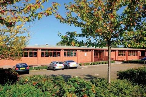 Factory to rent, Watling St Radlett WD7 7HT