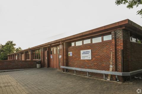 Factory to rent, Watling St Radlett WD7 7HT
