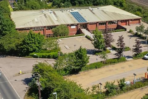 Factory to rent, Watling St Radlett WD7 7HT