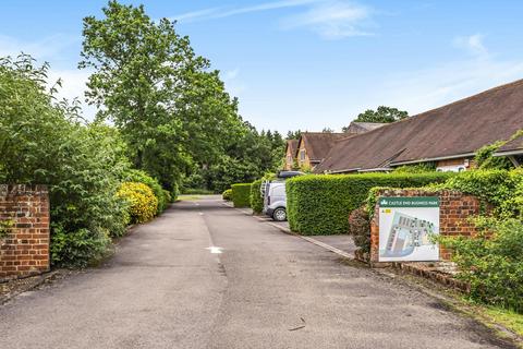 Office to rent, Castle End Reading RG10 9XQ