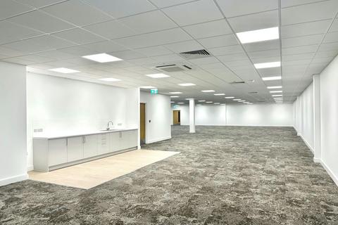 Distribution warehouse to rent, Weeland Rd Knottingley WF11 8DS