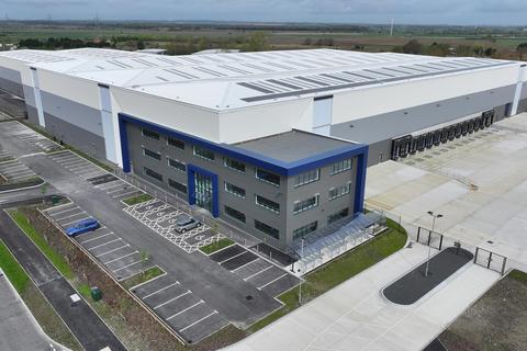 Distribution warehouse to rent, Weeland Rd Knottingley WF11 8DS