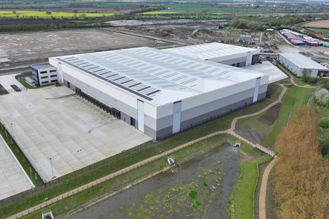 Distribution warehouse to rent, Weeland Rd Knottingley WF11 8DS